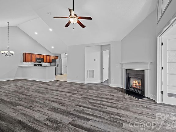5th image of 6 Mountain Meadow Cir