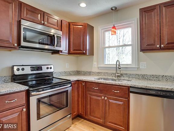4th image of 29758 Hillview Dr