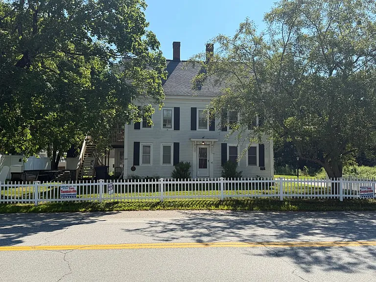 323 Main St #B — Photo 1