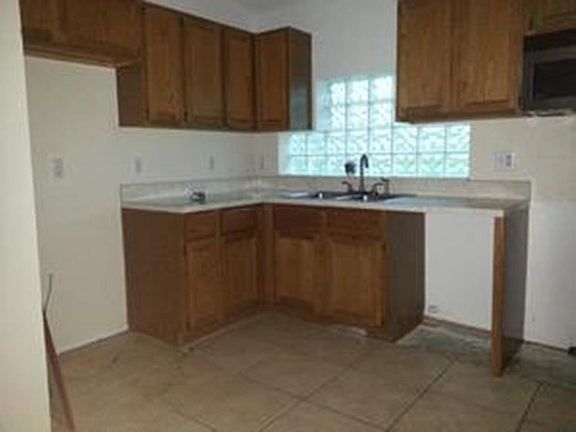 5th image of 889 Ferry Landing Ln