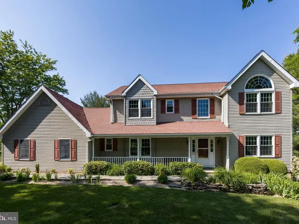 11 Bramble Ln, West Grove, PA 19390