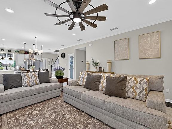 3rd image of 3213 Amarillo Dr