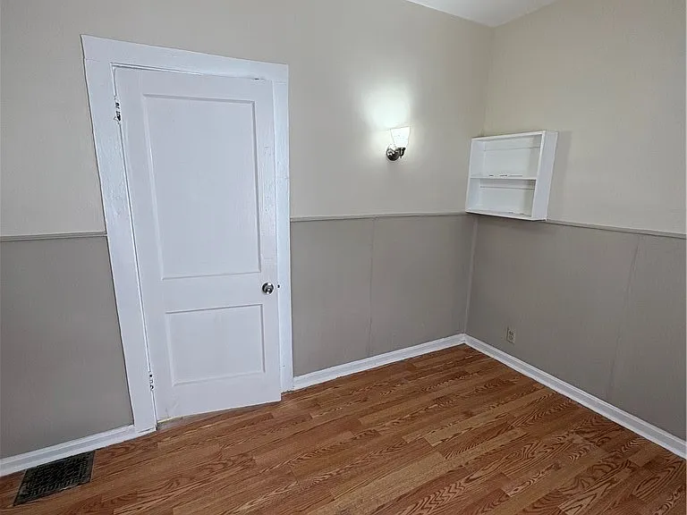 233 Laird Ave — Photo 16