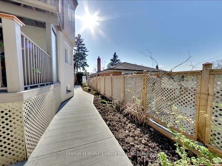 63 Stephen Dr — Photo 2