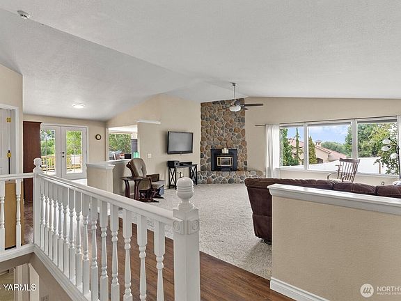 5th image of 1300 Meadowlark Lane