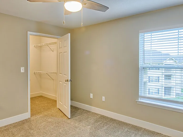 1 Bedroom - 1 Bed / 1 Bath - 750 Sq.Ft.