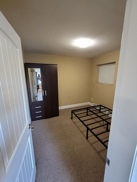 Surrey Apartment for rent - 2 Bedrooms — photo 2
