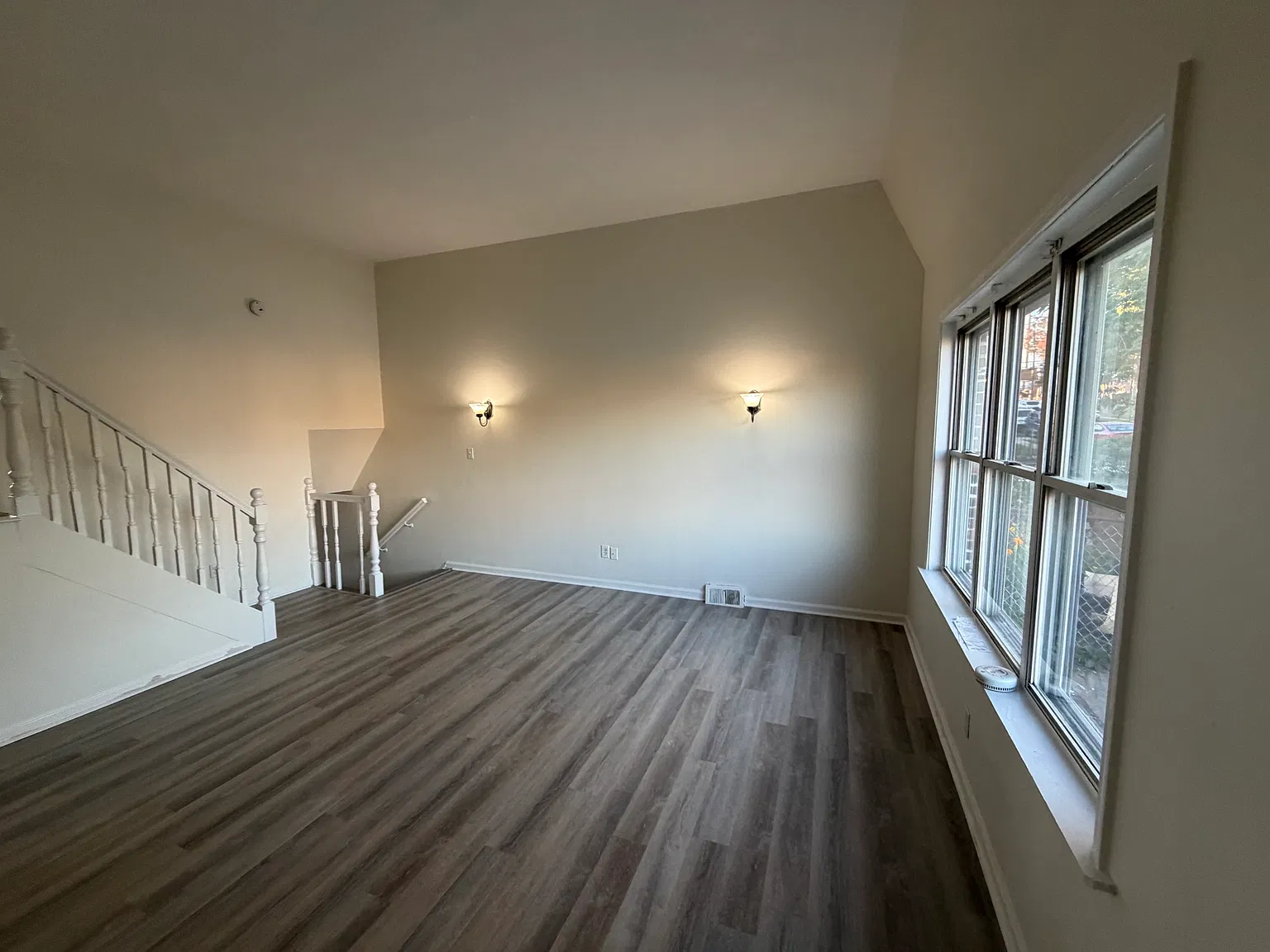 1406 Cosgrove Street - 1 — Photo 3