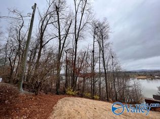76 S Lakemont Dr N, Gadsden, AL 35907