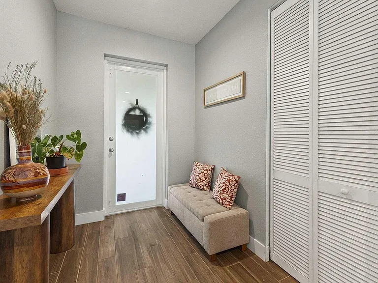 601 SW South Quick Cir #601 — Photo 3