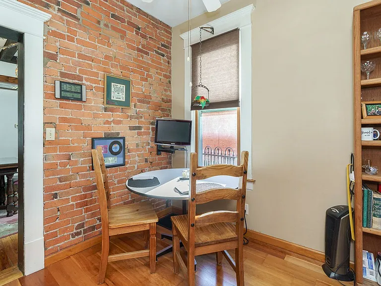Unique 2 Bedroom in German Village — Photo 24