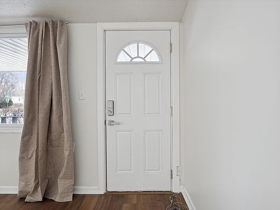 3rd image of 1167 Davis St
