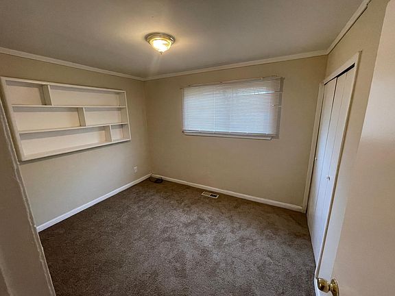 4th image of 381 S Blvd E