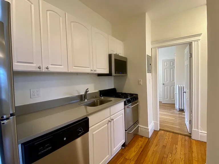 12 Camelot Ct #15R — Photo 15