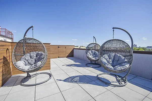 Rented by Level Group | media 60