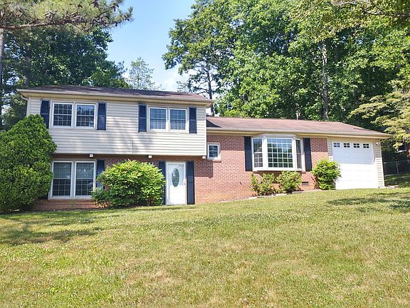 Comfortable Single Family Residential Neighborhood Living In Bent Creek