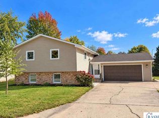 57 Circuit Dr, New Ulm, MN 56073