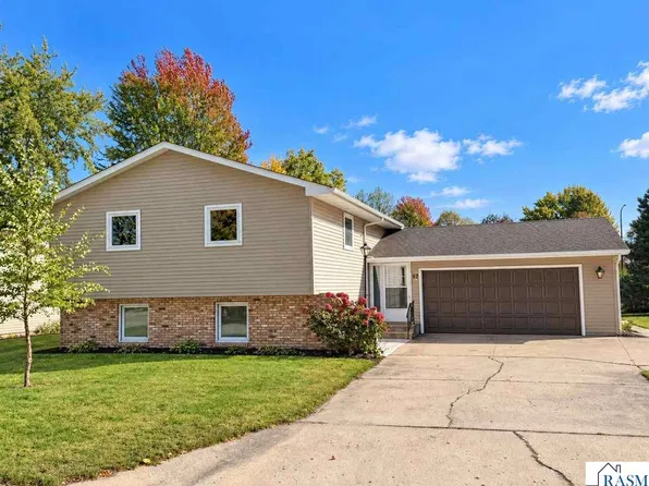 57 Circuit Dr, New Ulm, MN 56073