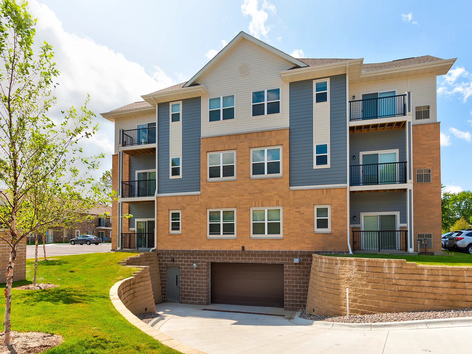Apple Villa Apartments II — Photo 2