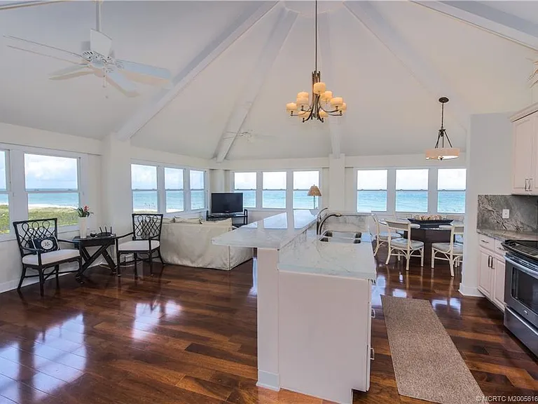 1871 NE Ocean Blvd #UPPER GUEST HOUSE — Photo 7