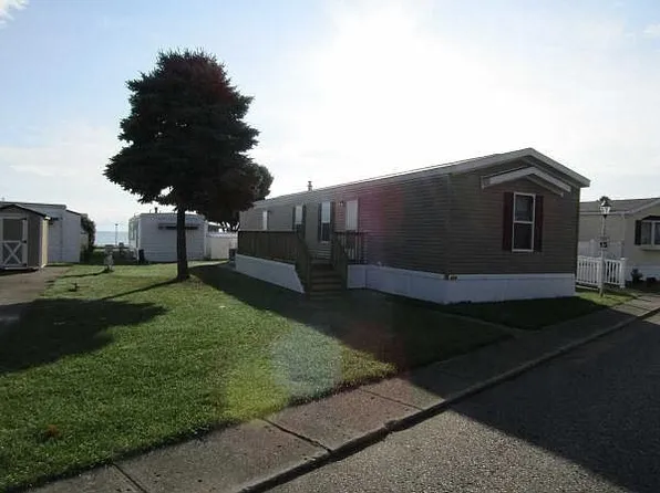 406 Silver Sand Dr, Port Sanilac, MI 48469