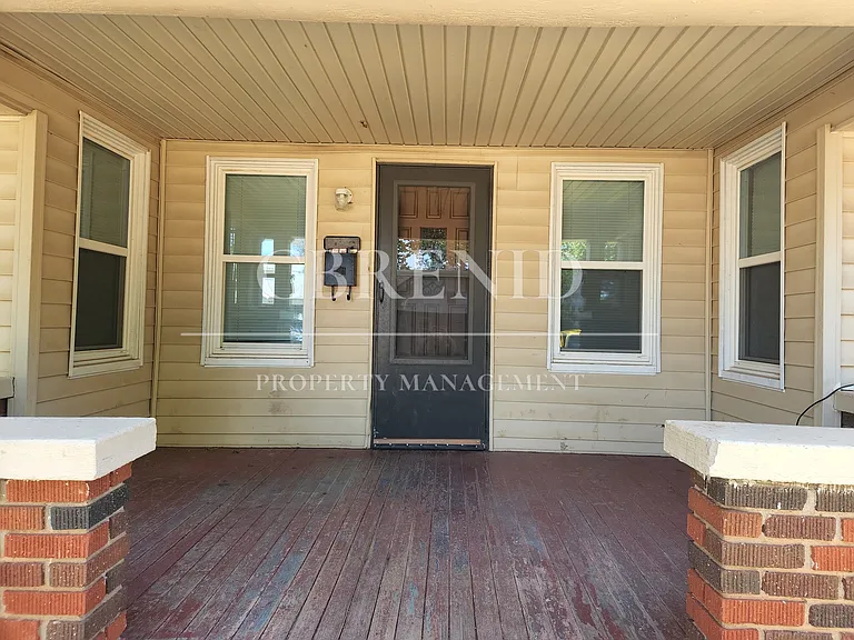417 S Johnson St — Photo 2