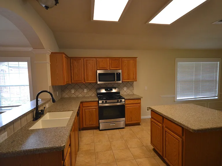 1803 Warwick Cv — Photo 7