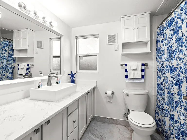 208 Newcastle Dr — Photo 4
