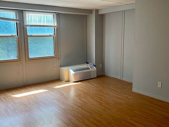 4th image of 2834 Atlantic Ave APT 212