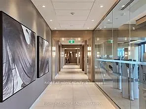 Building Photo - 585 Bloor St E #3015