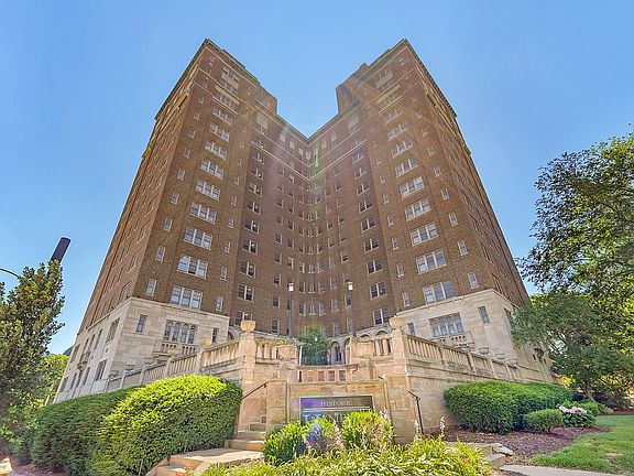 2nd image of 4422 McPherson Ave #205