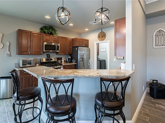 3rd image of 475 Greenway Drive