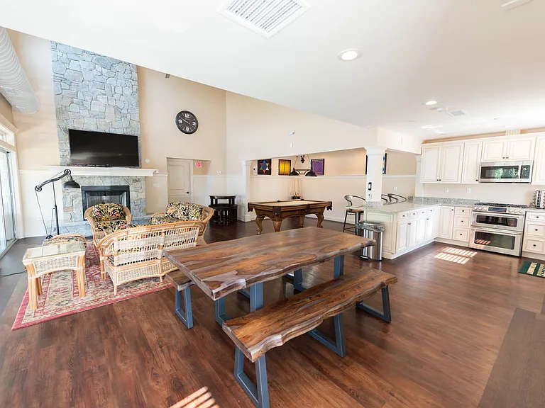 Rosewood Apartments — Photo 5