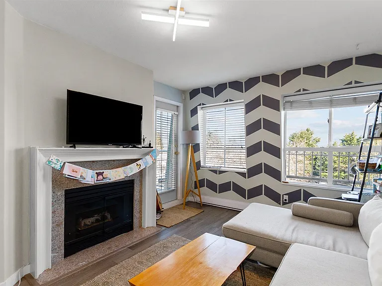 488 Kingsway #Penthouse 414 — Photo 4