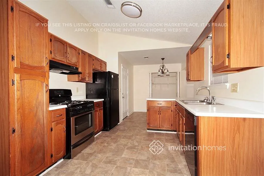 3041 Park Creek Ct Lawrenceville, GA 30044 — Photo 2