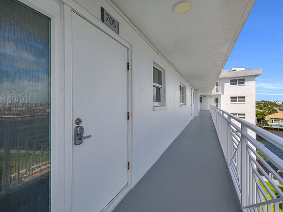 4th image of 3114 S Ocean Boulevard #705