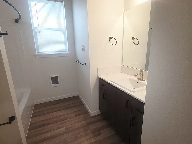 100 N 5th St #B24 — Photo 7