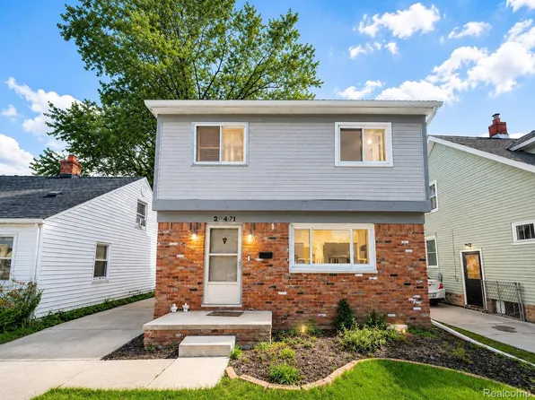 20471 Hollywood St, Harper Woods, MI 48225