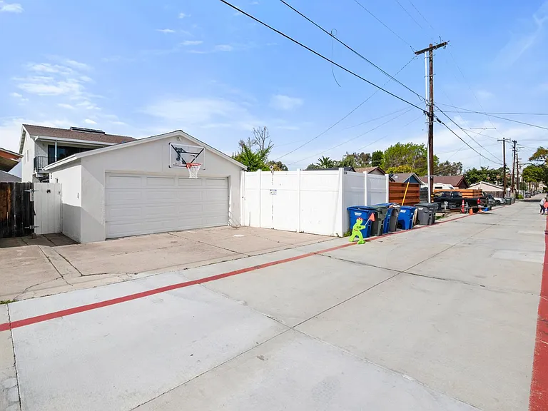 237 E Avenue — Photo 48