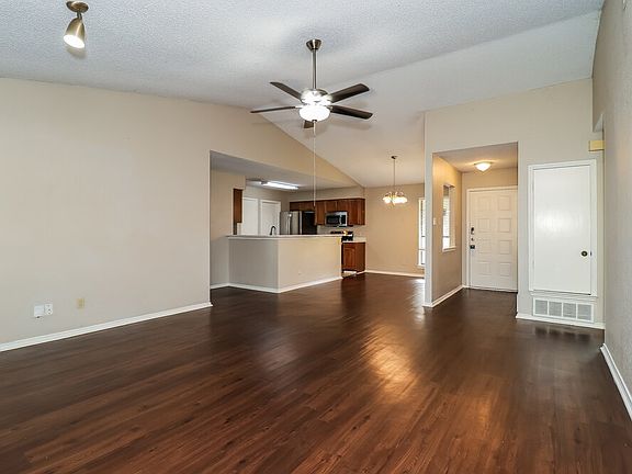 4th image of 1812 Hunting Green Dr