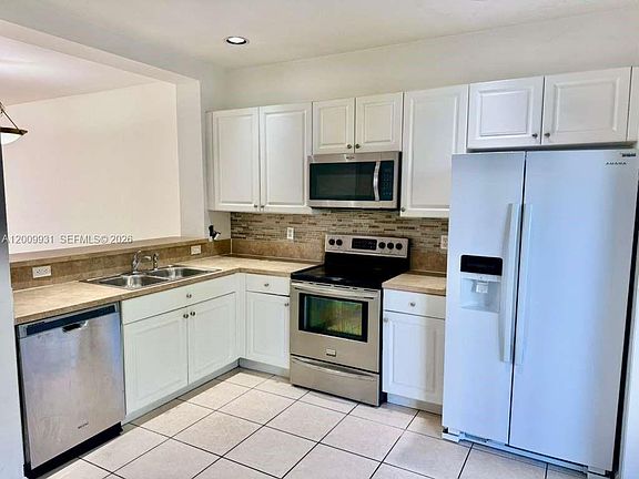 5th image of 669 NW 42nd Ave
