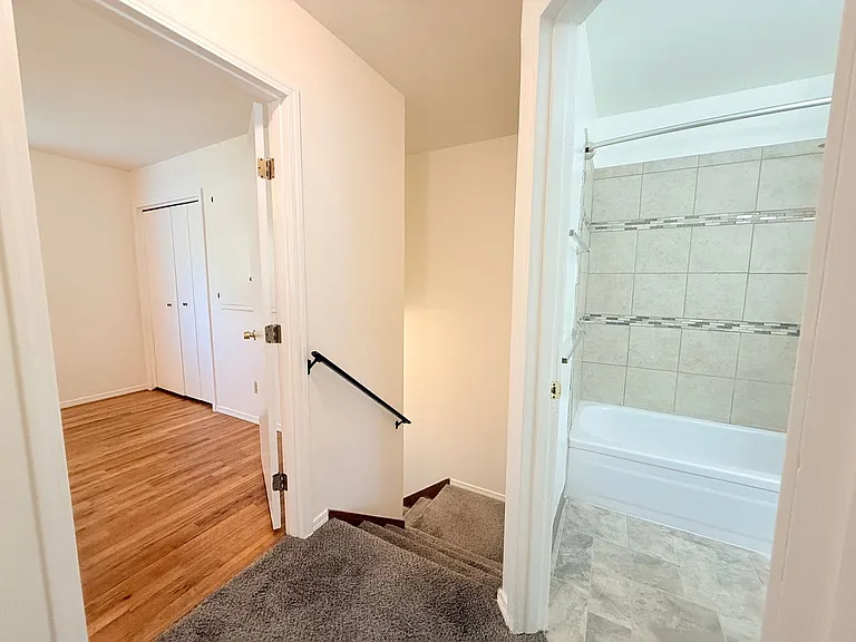 537 NE 113th Ave — Photo 10