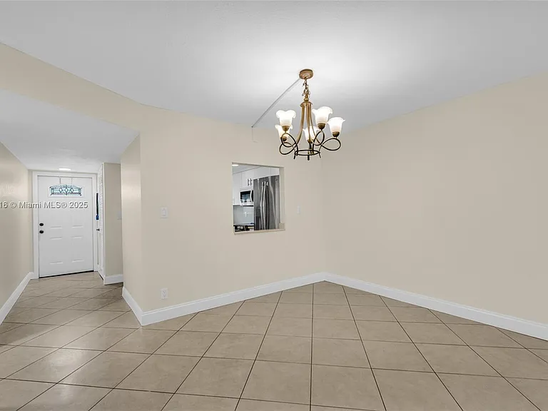 681 S Hollybrook Dr #109 — Photo 5
