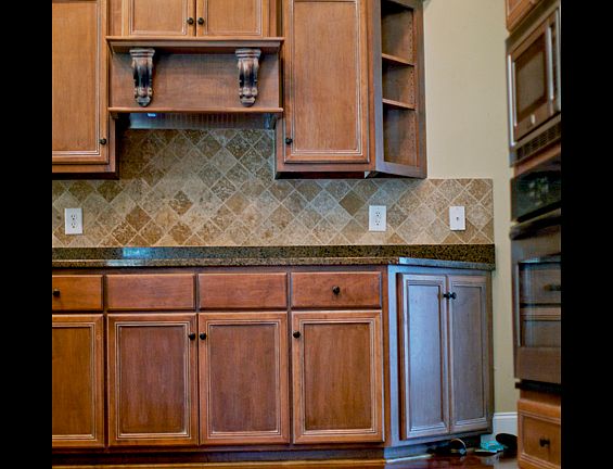 Lrge kitchen with granite 