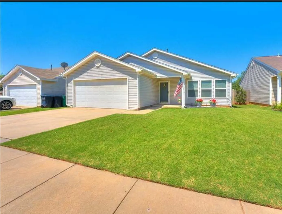 Building Photo - 1017 Periwinkle Dr