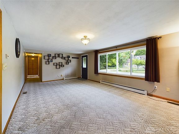 5th image of 8 Sluterbeck Dr
