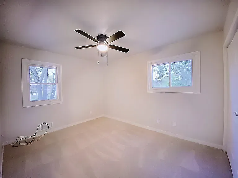 338 Glenmoor Ln — Photo 6