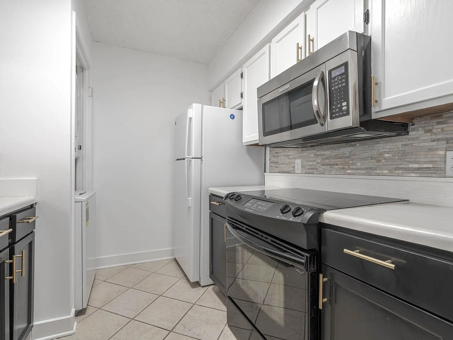 2 bed, 2.0 bath, 1155 sqft, $1,600 — Photo 2