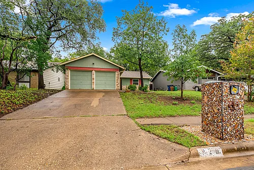 920 Acorn Oaks Dr Photo 1