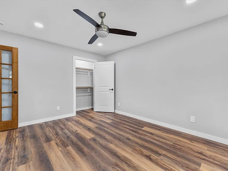 305 Valley Park Dr — Photo 6